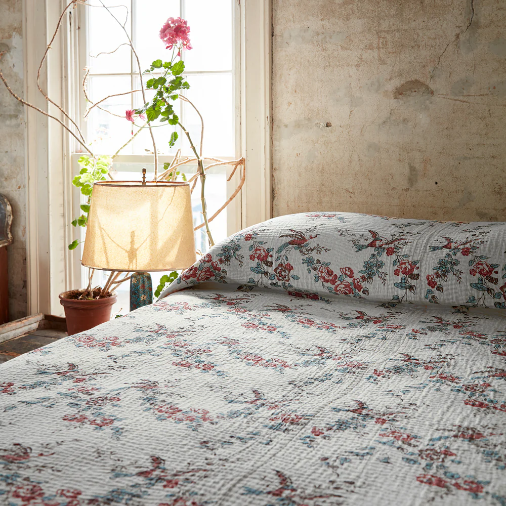 "18 c. French Floral" King Bedcover - Image 2