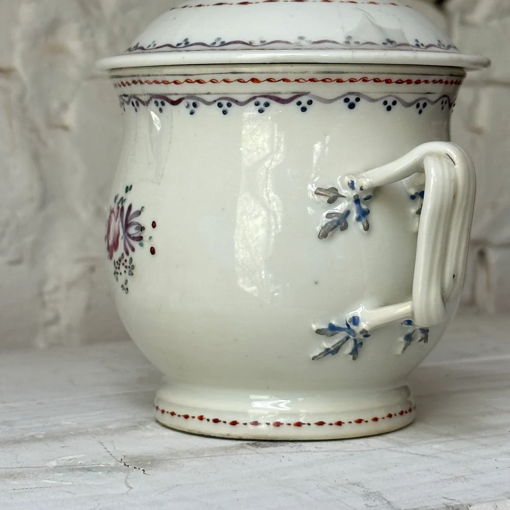 18th-century Chinese Qing Porcelain Lidded Sugar Bowl - Image 4