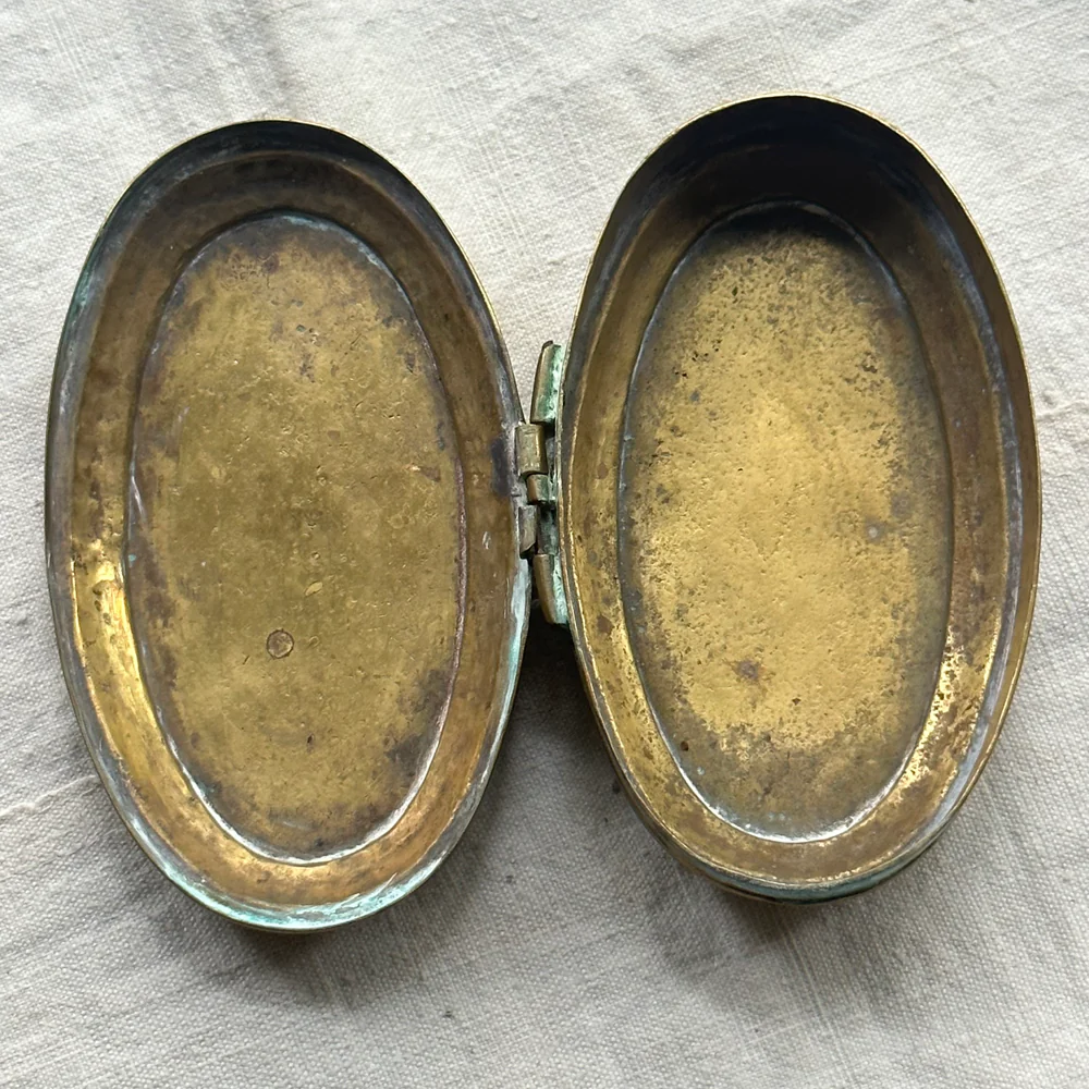 18th-century Dutch Brass Tobacco Box - Image 2