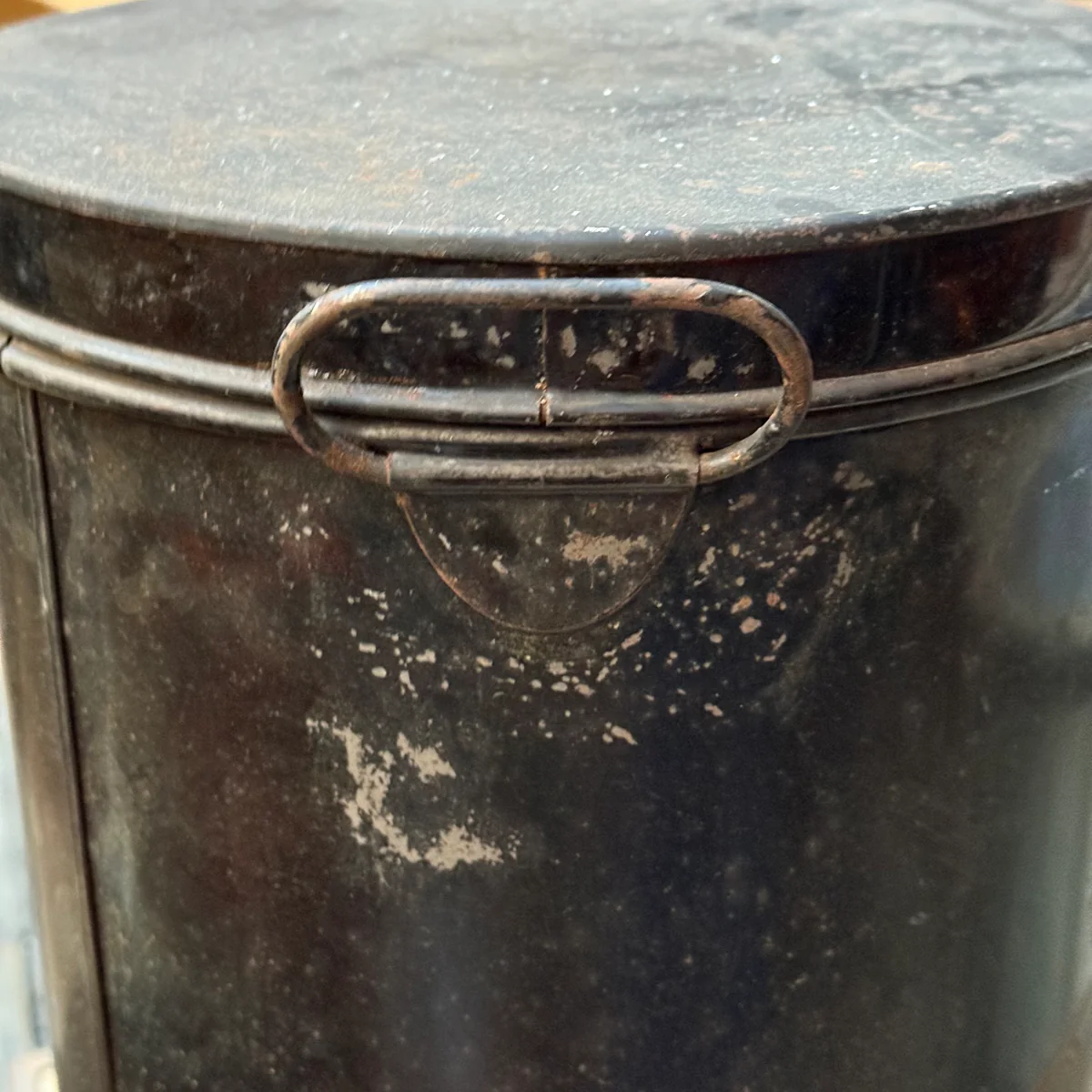 19th-century American Flour Tin Container - Image 4