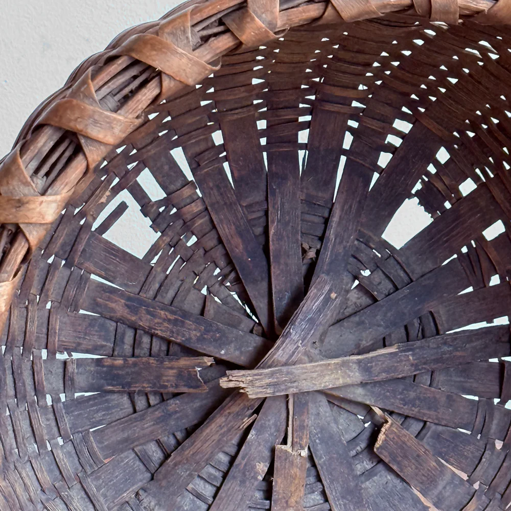 19th-century American Hand-Woven Splint Ash Basket - Image 4