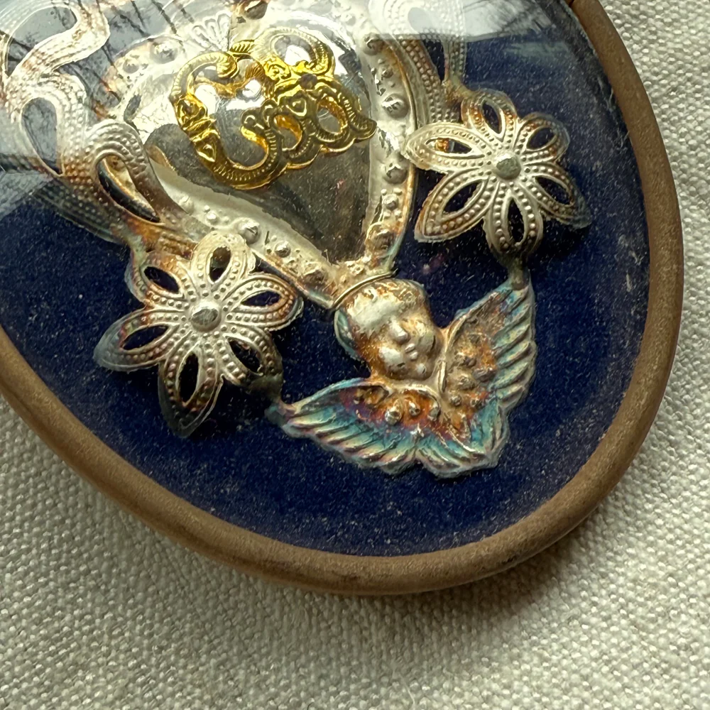 19th-century Italian Ex-Voto Sacred Silver Heart in Oval Hanging Case (No. 118) - Image 3