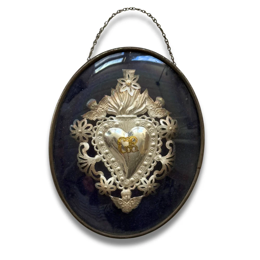 19th-century Italian Ex-Voto Sacred Silver Heart in Oval Hanging Case (No. 122)