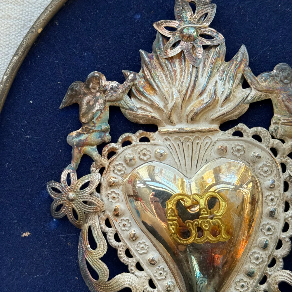19th-century Italian Ex-Voto Sacred Silver Heart in Oval Hanging Case (No. 124) - Image 3