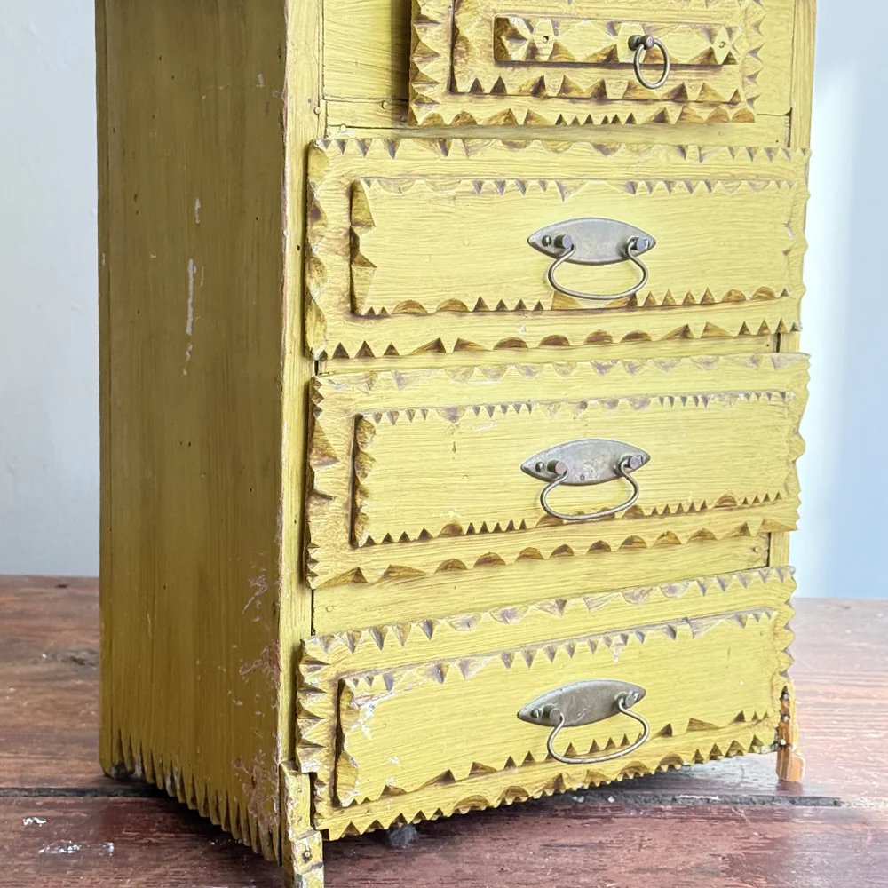 20th-century Yellow Painted Tramp Art Cabinet - Image 13