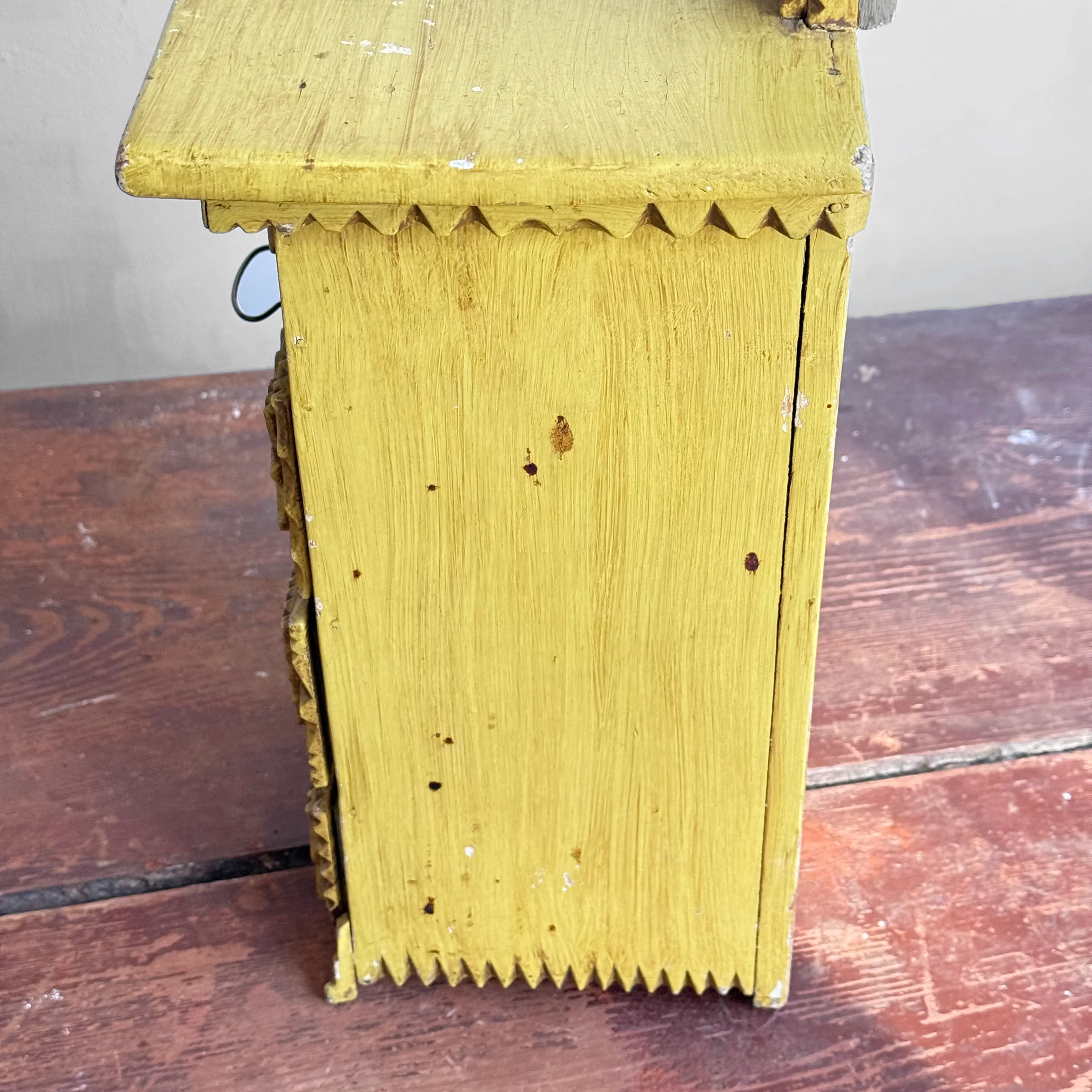20th-century Yellow Painted Tramp Art Cabinet - Image 6