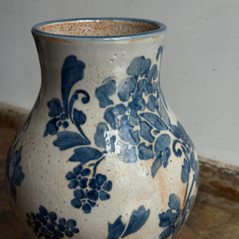 Amanda Moffat Medium Curvy Vase (#18) - Image 4