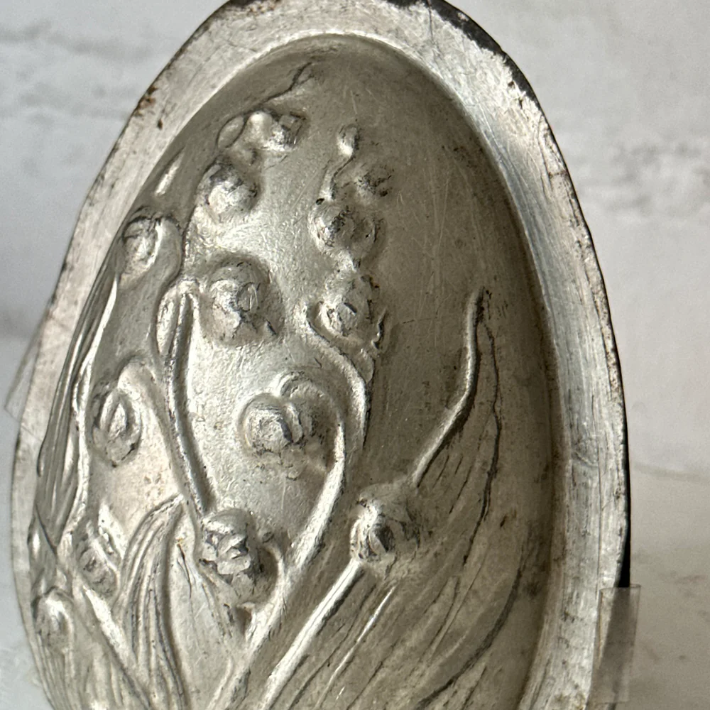 Antique Chocolate Decorated Egg Tin Mold (#64) - Image 2
