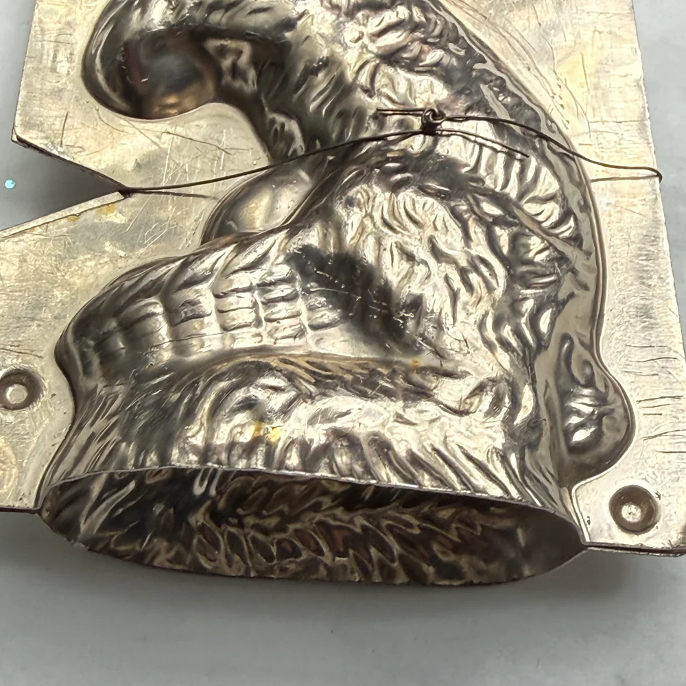 Antique Chocolate Rabbit Mold (#94) - Image 5
