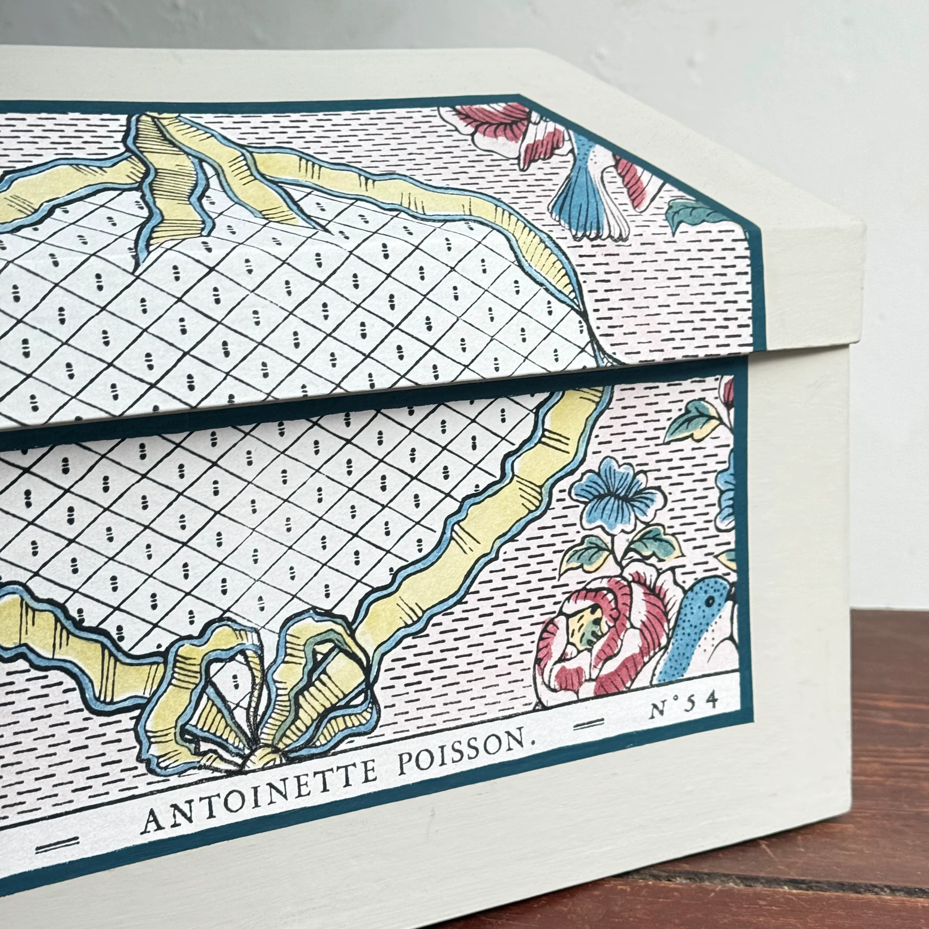 Antoinette Poisson Large Wedding Box in "Rubans and Oiseaux" No. 54A - Image 2