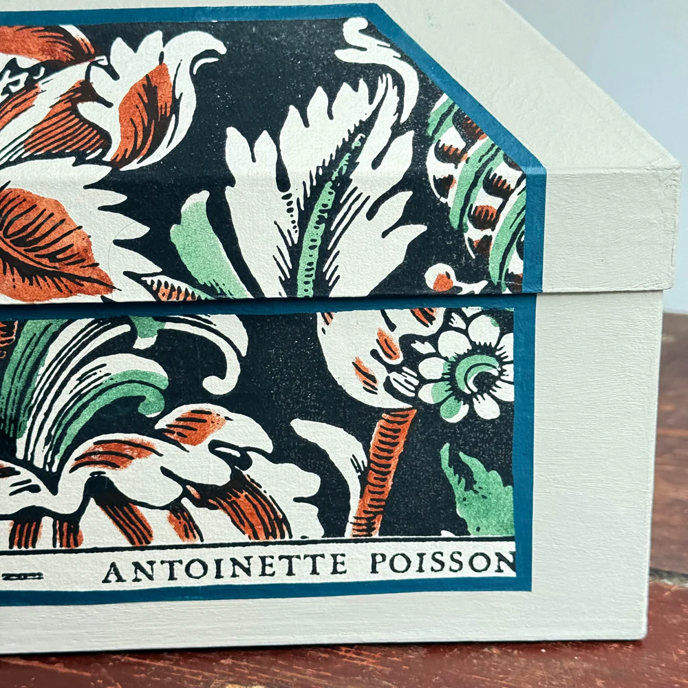 Antoinette Poisson Medium Wedding Box in "Grand Parots" No. 59A - Image 3