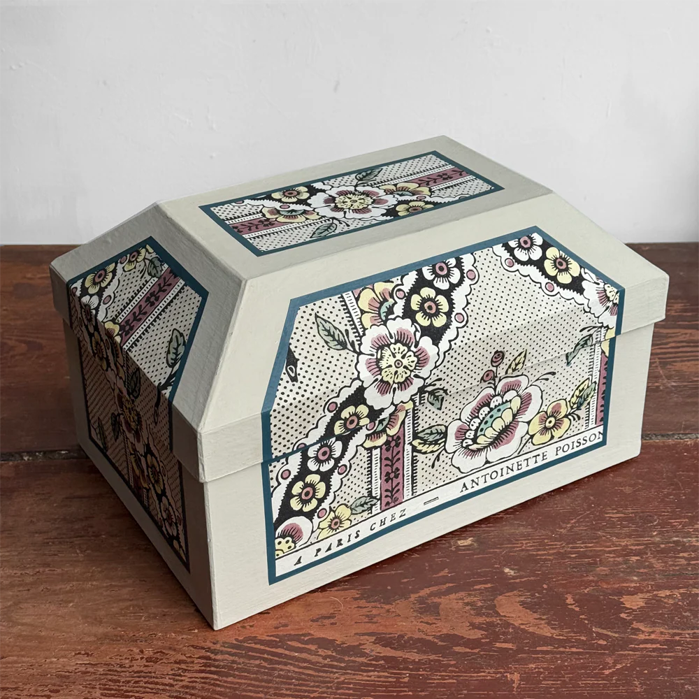 Antoinette Poisson Medium Wedding Box in "Guirlands de Fleurs Sepia" No. 1B