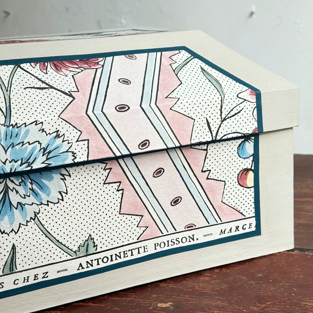 Antoinette Poisson Medium Wedding Box in "Marcel" No. 28A - Image 2