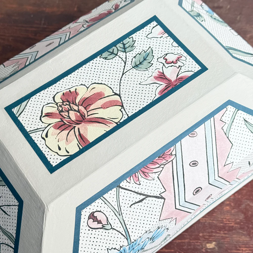 Antoinette Poisson Medium Wedding Box in "Marcel" No. 28A - Image 3