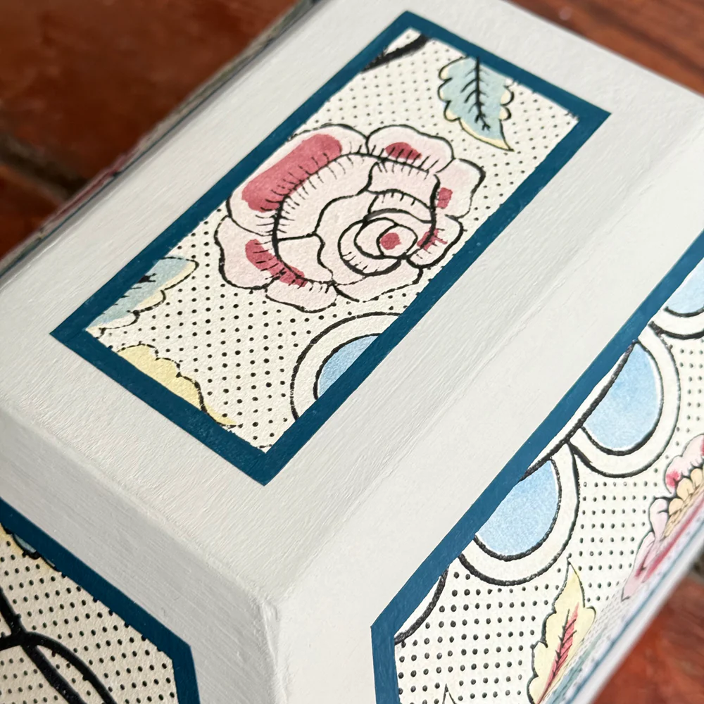 Antoinette Poisson Small Wedding Box in "Guirlands et Festons" No. 15A with Blue Interior - Image 2