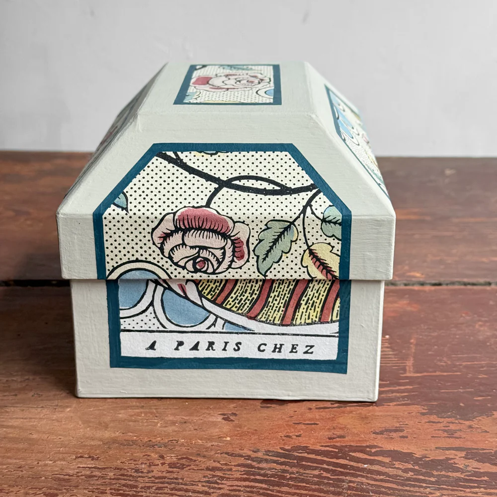 Antoinette Poisson Small Wedding Box in "Guirlands et Festons" No. 15A with Blue Interior - Image 3