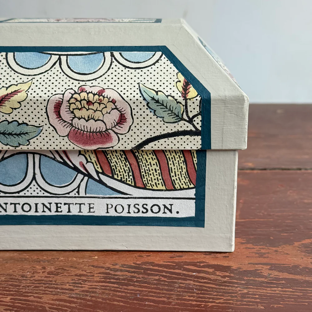 Antoinette Poisson Small Wedding Box in "Guirlands et Festons" No. 15A with Blue Interior - Image 5