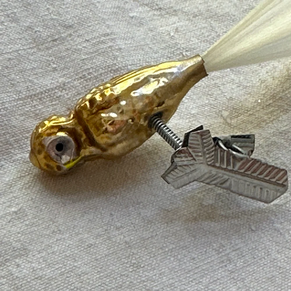 Nostalgic Clip-on Gold Owl Ornament - Image 2