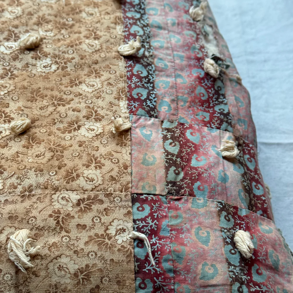 19th-century American Hand-Stitched Quilt - Image 5