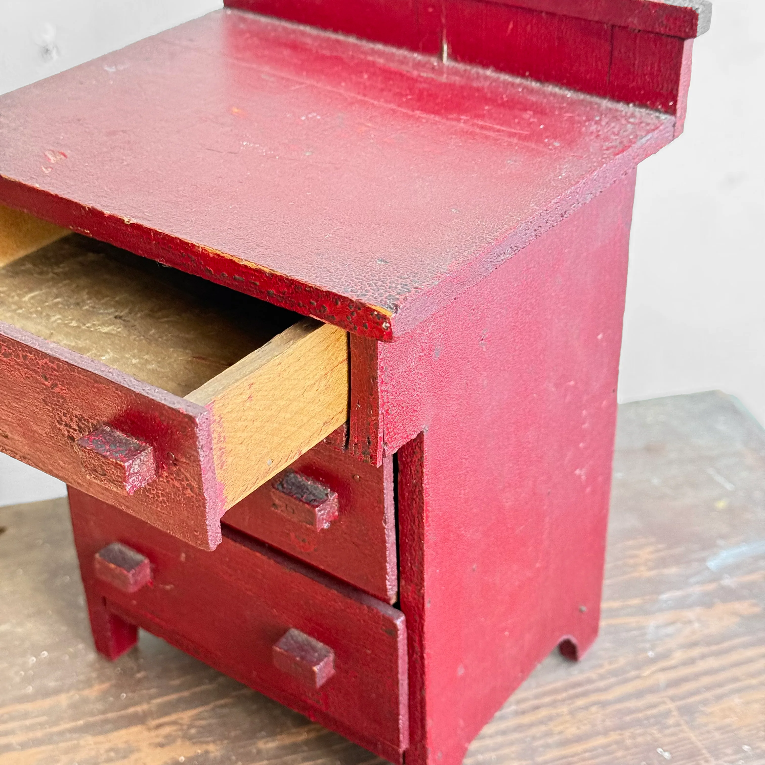Early 20th-century Red Painted Miniature Doll's Chest - Image 10