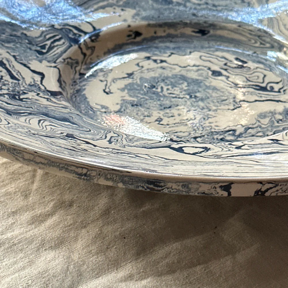 Marbled Very large Round Dish in Dark Belle Île (DB #768) - Image 4
