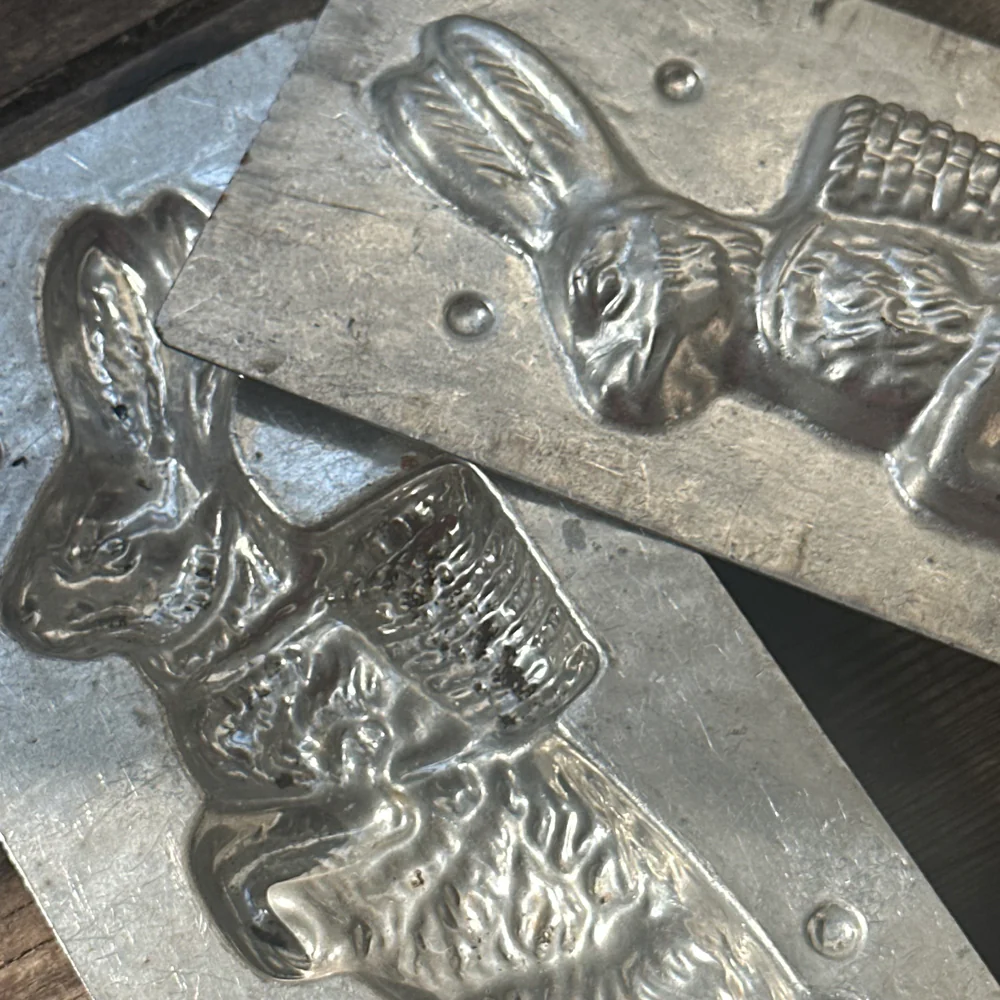 Antique Chocolate Rabbit Tin Mold (#01) - Image 2