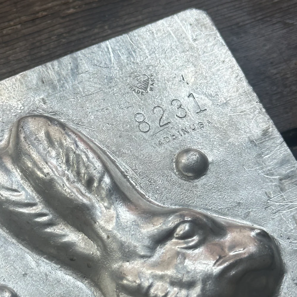 Antique Chocolate Rabbit Tin Mold (#01) - Image 4