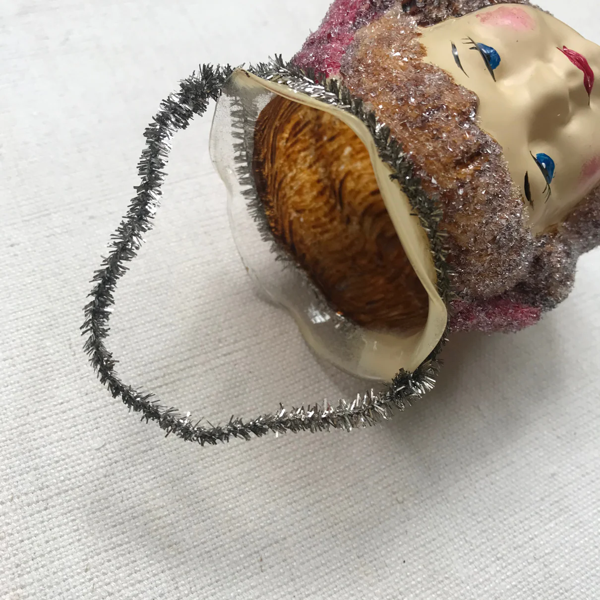 Nostalgic Lamp Angel Face Ornament - Image 2
