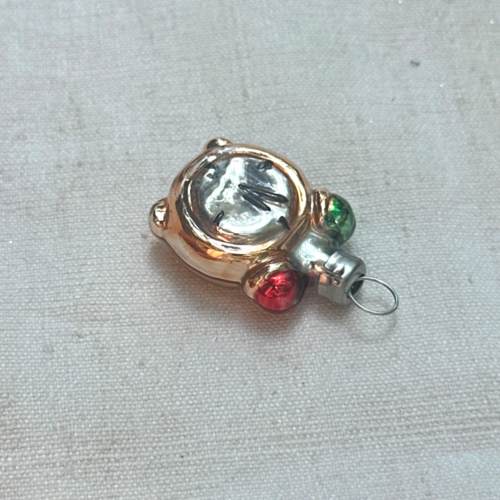 Nostalgic Mini Clock Ornament - Image 2