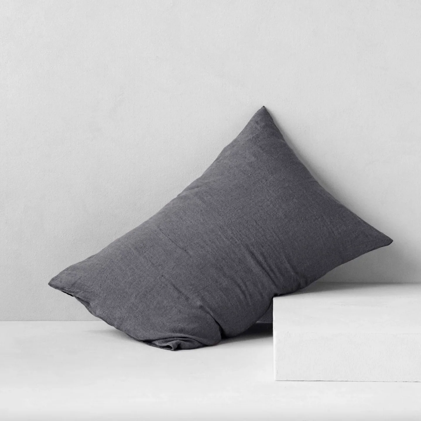 Set of 2 Flocca Linen King Pillow Cases in Tempest - Image 2