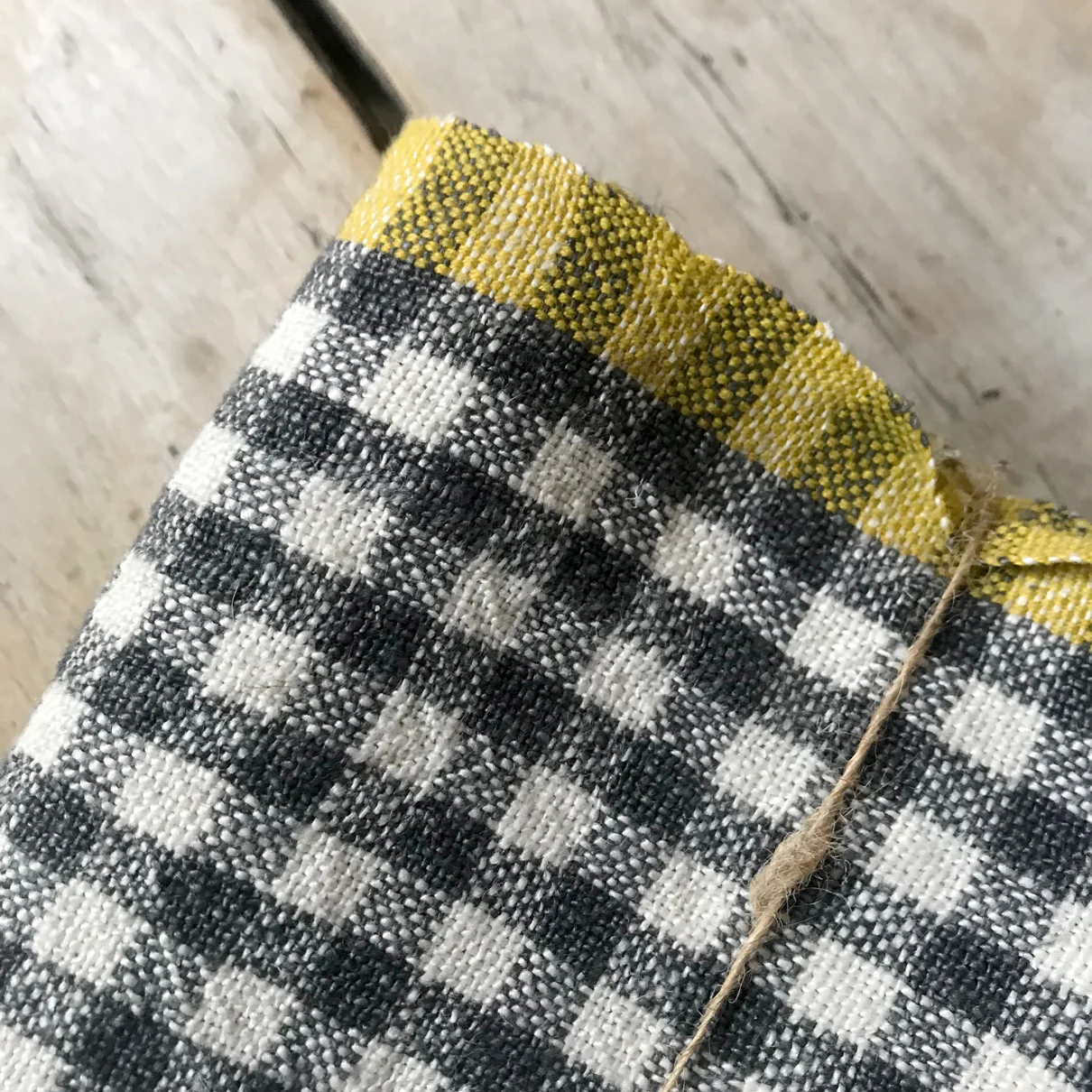 Set of 4 Gingham Napkins in Grey & Dijon - Image 2
