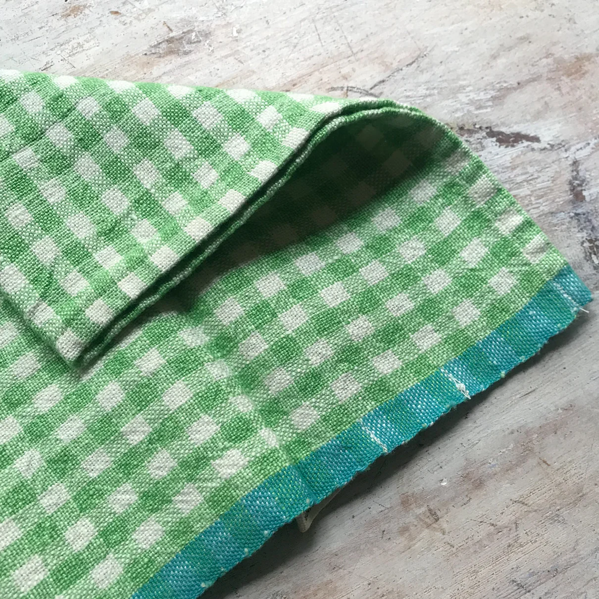 Set of 4 Gingham Napkins in Lime & Aqua - Image 2