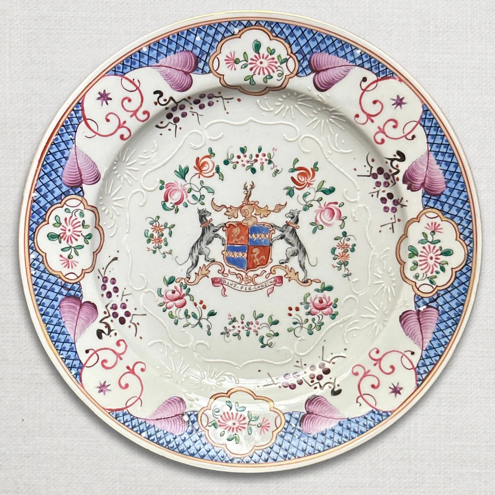 Set of Seven 19th-Century Chinese Export Style Samson of Paris Armorial Dinner Plates - Image 10