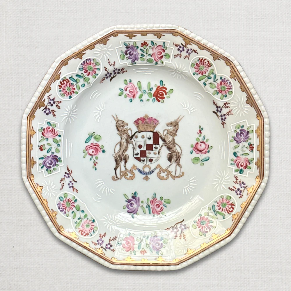 Set of Seven 19th-Century Chinese Export Style Samson of Paris Armorial Dessert Plates - Image 10