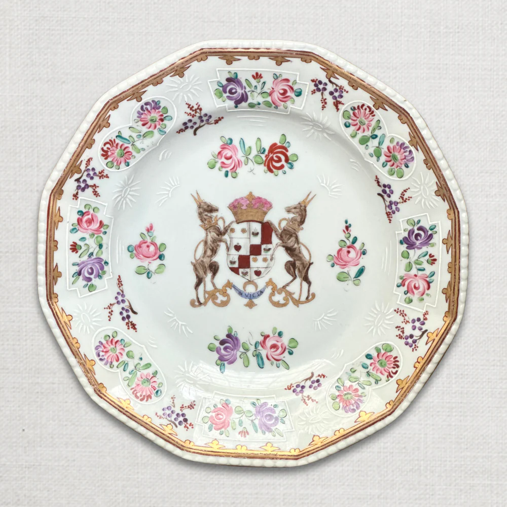 Set of Seven 19th-Century Chinese Export Style Samson of Paris Armorial Dessert Plates - Image 13