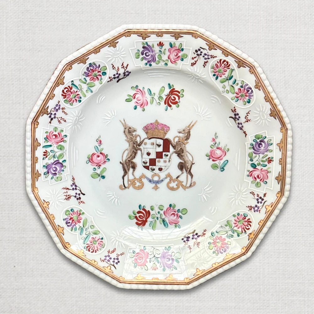 Set of Seven 19th-Century Chinese Export Style Samson of Paris Armorial Dessert Plates - Image 14