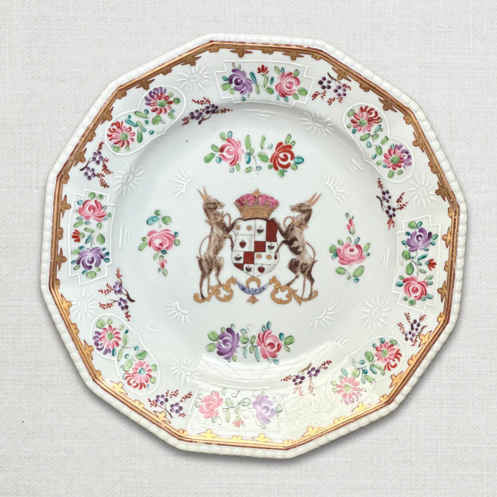 Set of Seven 19th-Century Chinese Export Style Samson of Paris Armorial Dessert Plates - Image 16