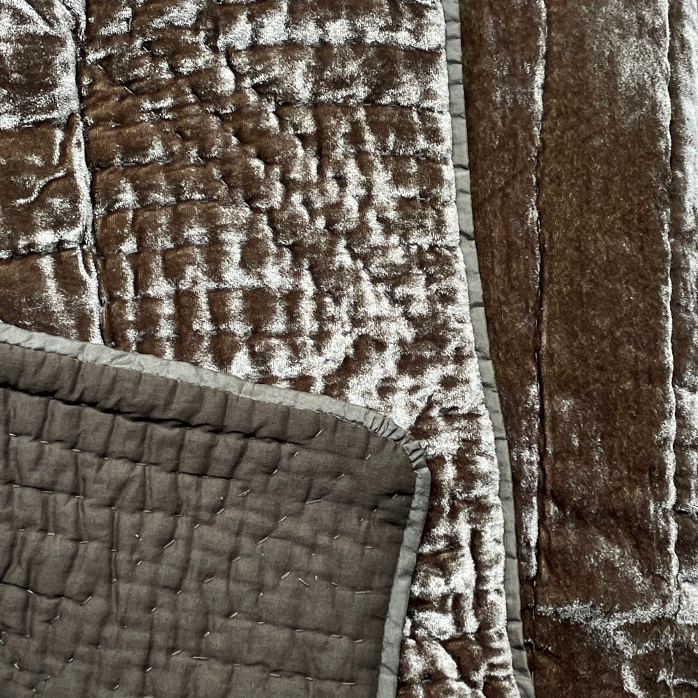 Silk Velvet King Quilt in Smoke - Image 2