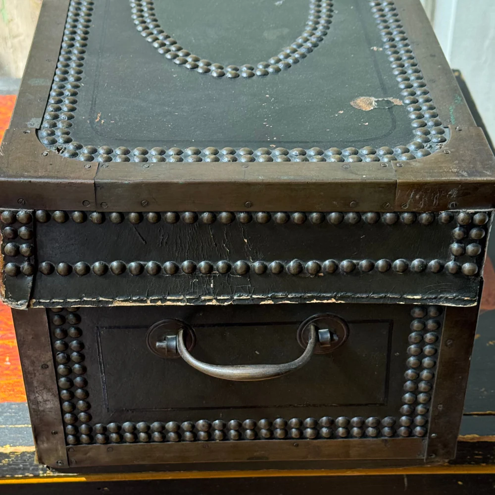 19th-century China Trade Leather Camphor Chest with Paper Lining (# 3) - Image 3