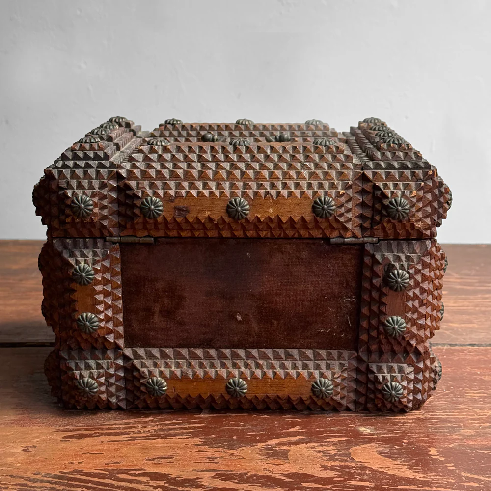 Small 20th-century Tramp Art Box - Image 7