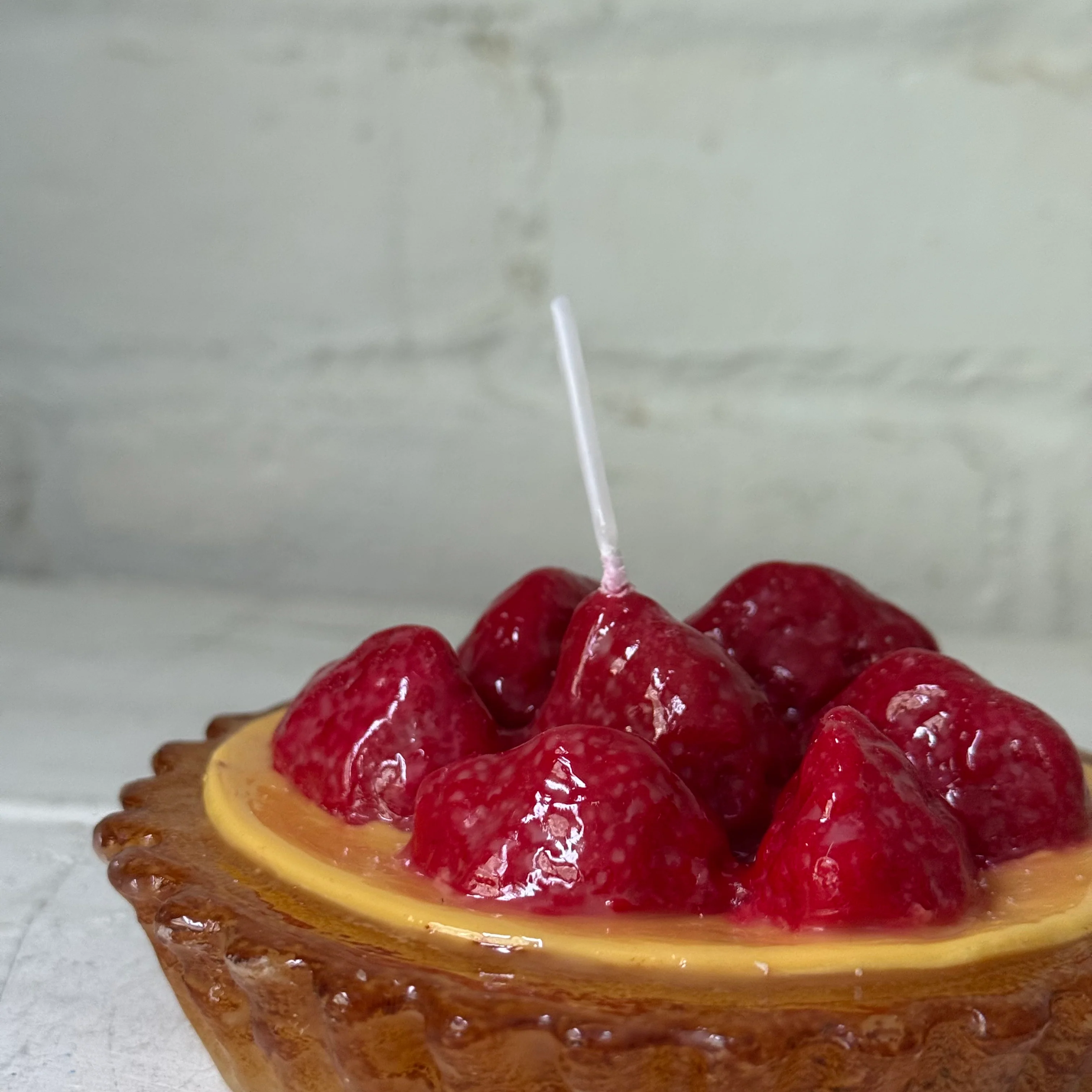 Tarte aux fraises Strawberry Tart Candle - Image 3