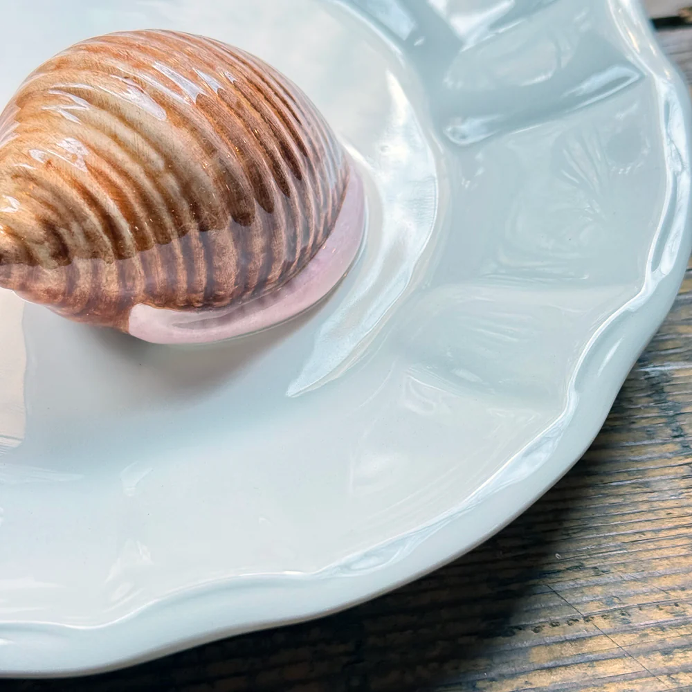 Trompe L'oeil Shell Plate with Fluted Rim - Image 2