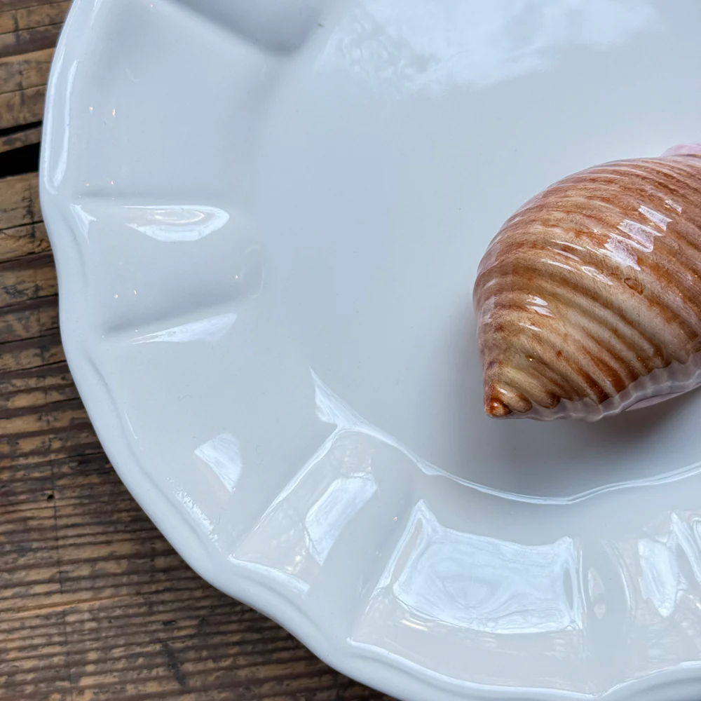 Trompe L'oeil Shell Plate with Fluted Rim - Image 3