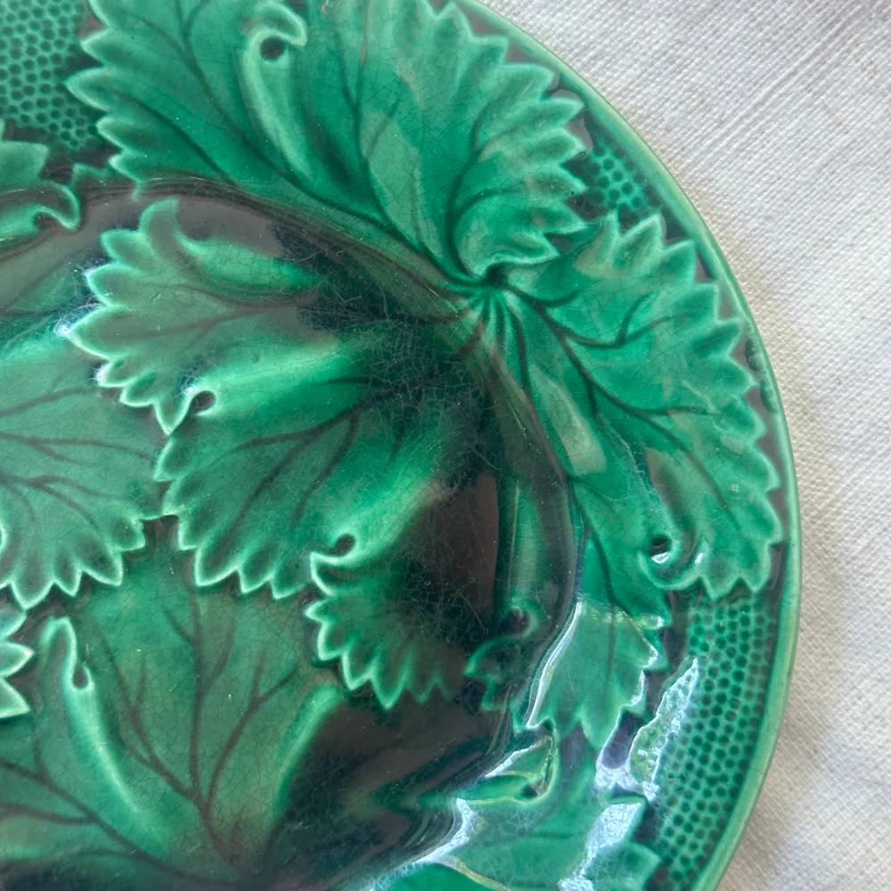 Vintage Gien French Majolica Basket Weave Plate with Leaves (M06) - Image 3