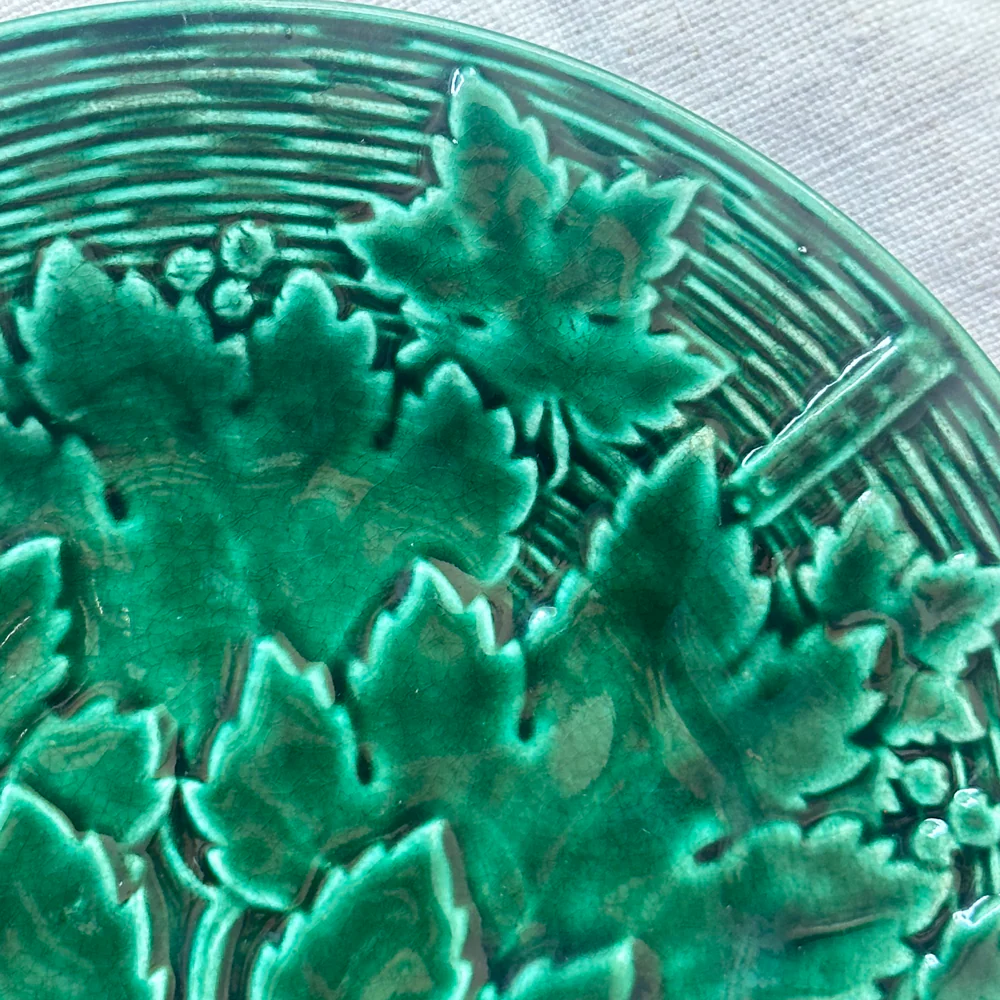 Vintage Gien French Majolica Basket Weave Plate with Leaves (M07) - Image 3